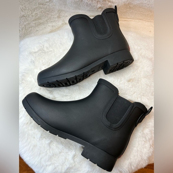 Chooka 100% water proof Chelsea Bootie in Matte black with plush lining Sz-8. L - Picture 2 of 11